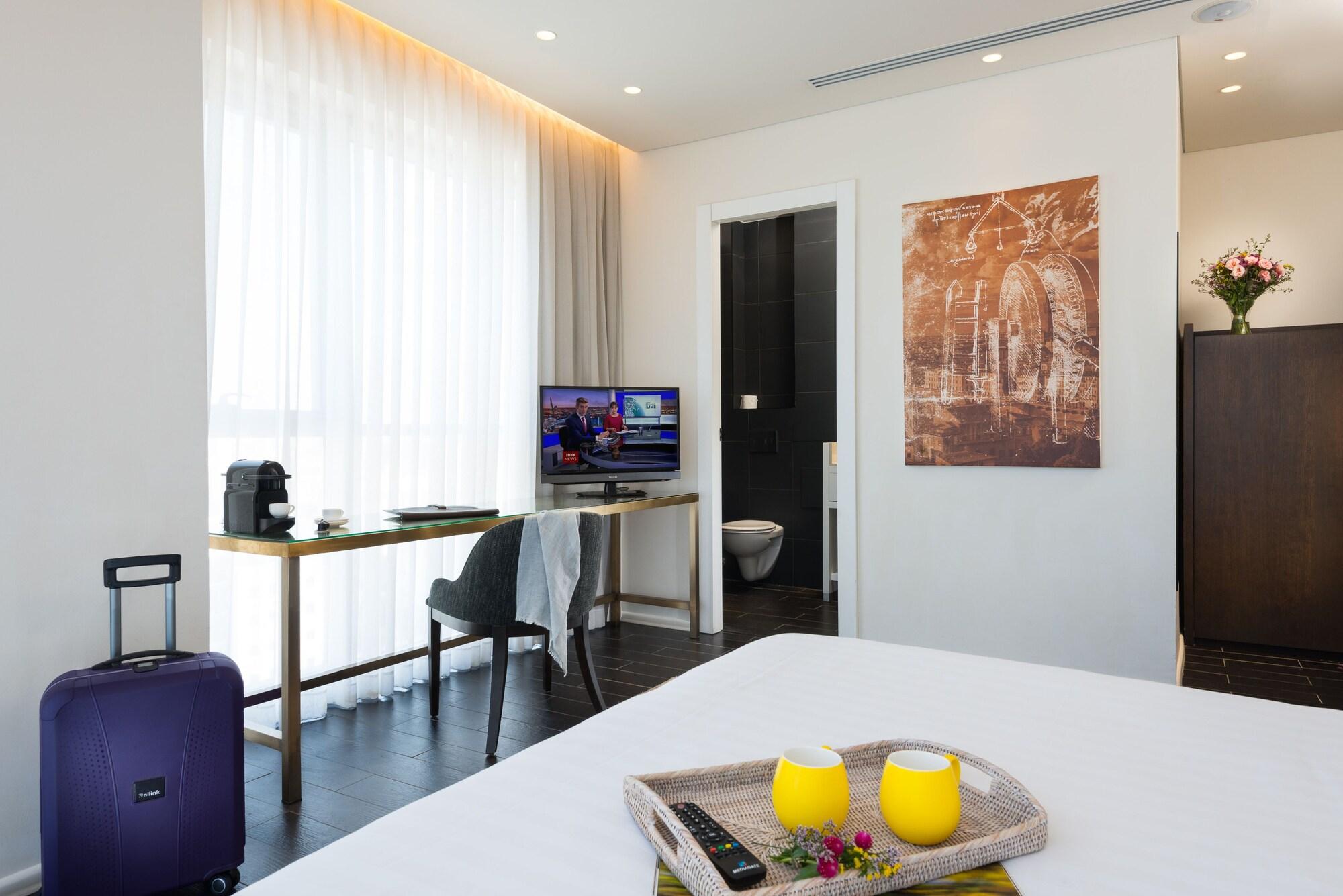 Leonardo Boutique Hotel 4*
