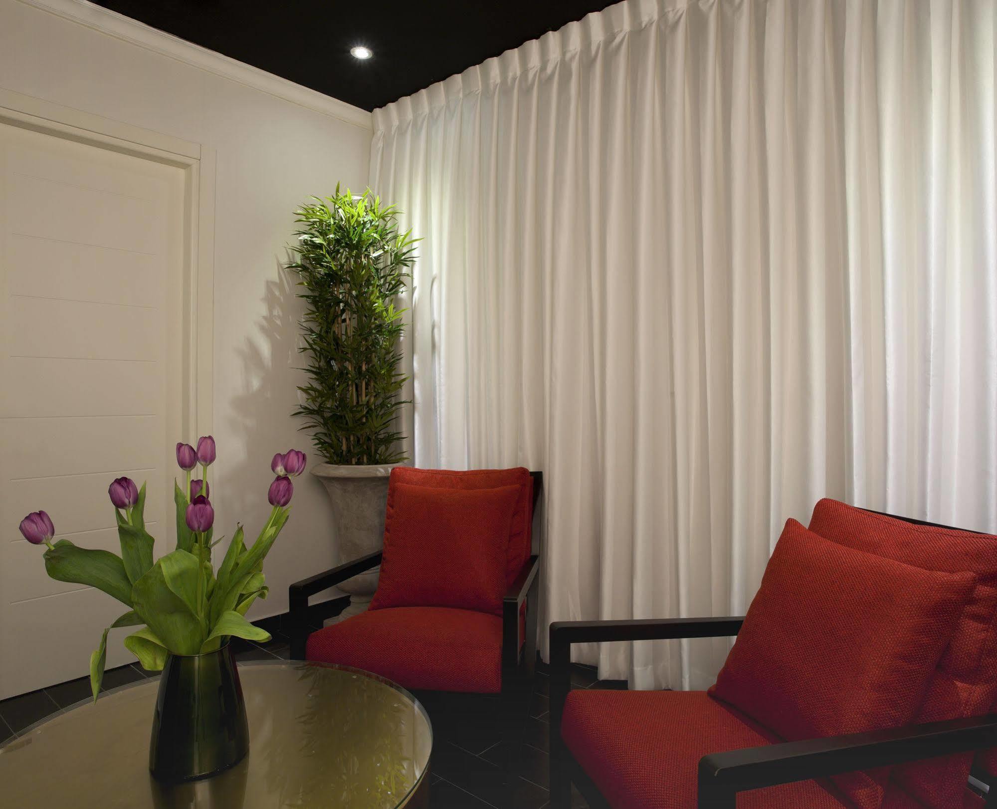 Leonardo Boutique 4* Rechovot